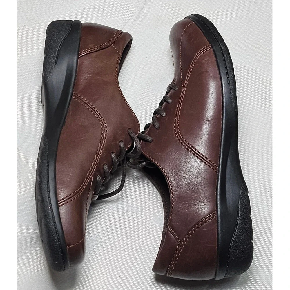Clarks collection brown