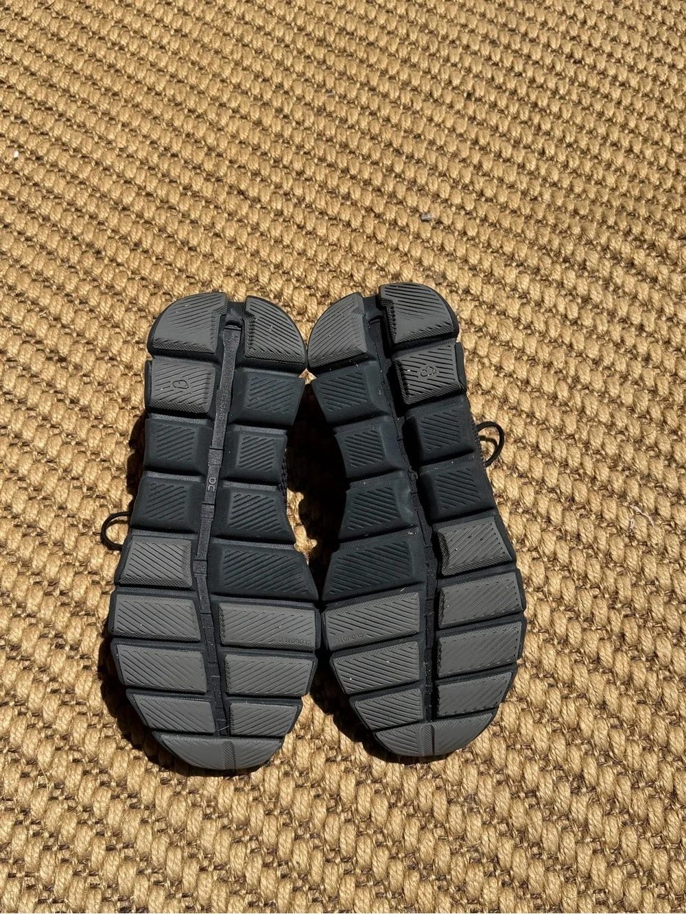 On Running running black