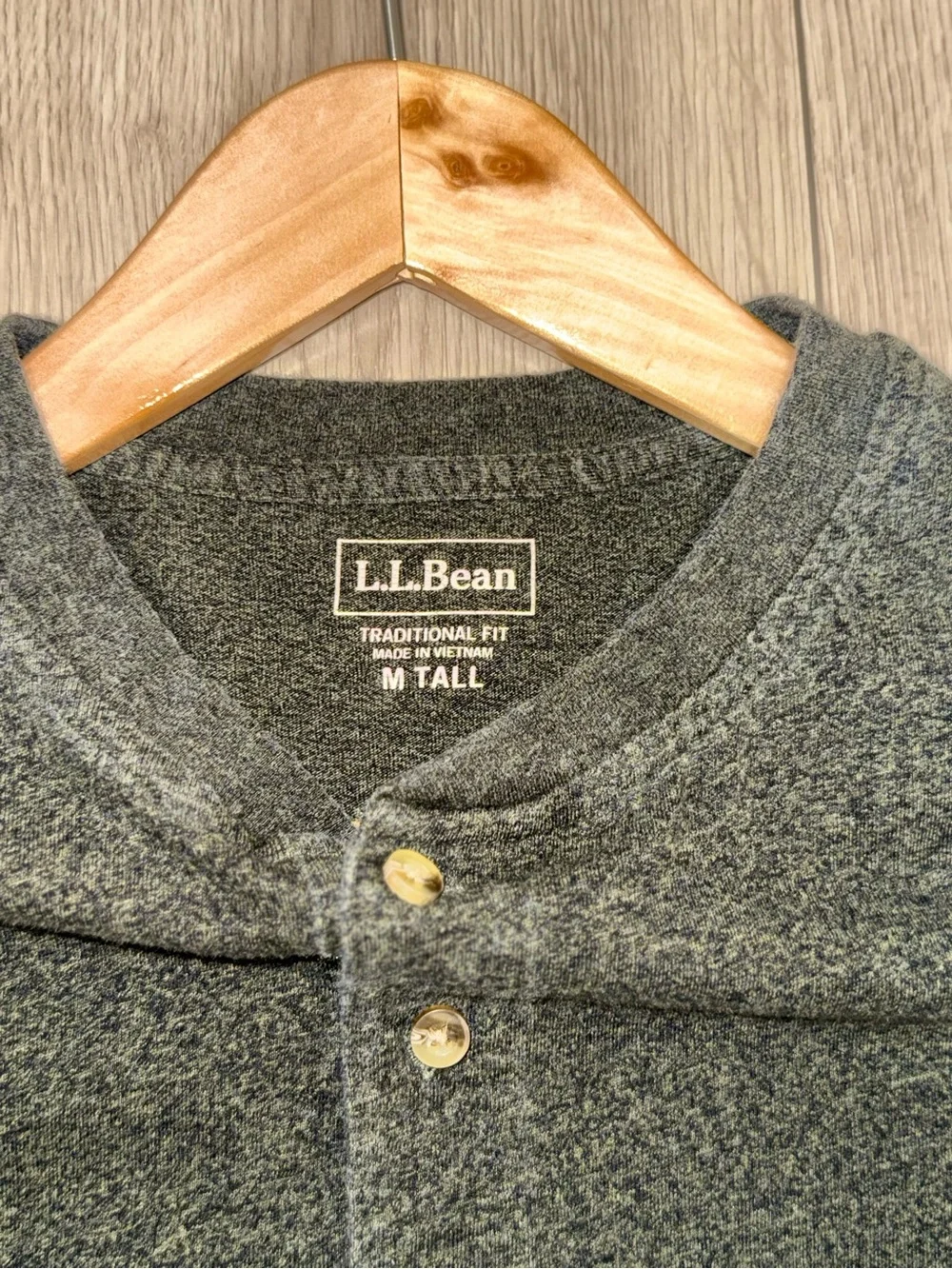 LL Bean Mens M Tall Carefree Unshrinkable Tee Traditional Fit L-Sleeve Henley