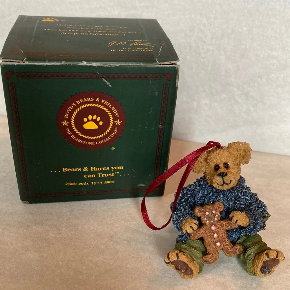 Boyds Bears stands elevate