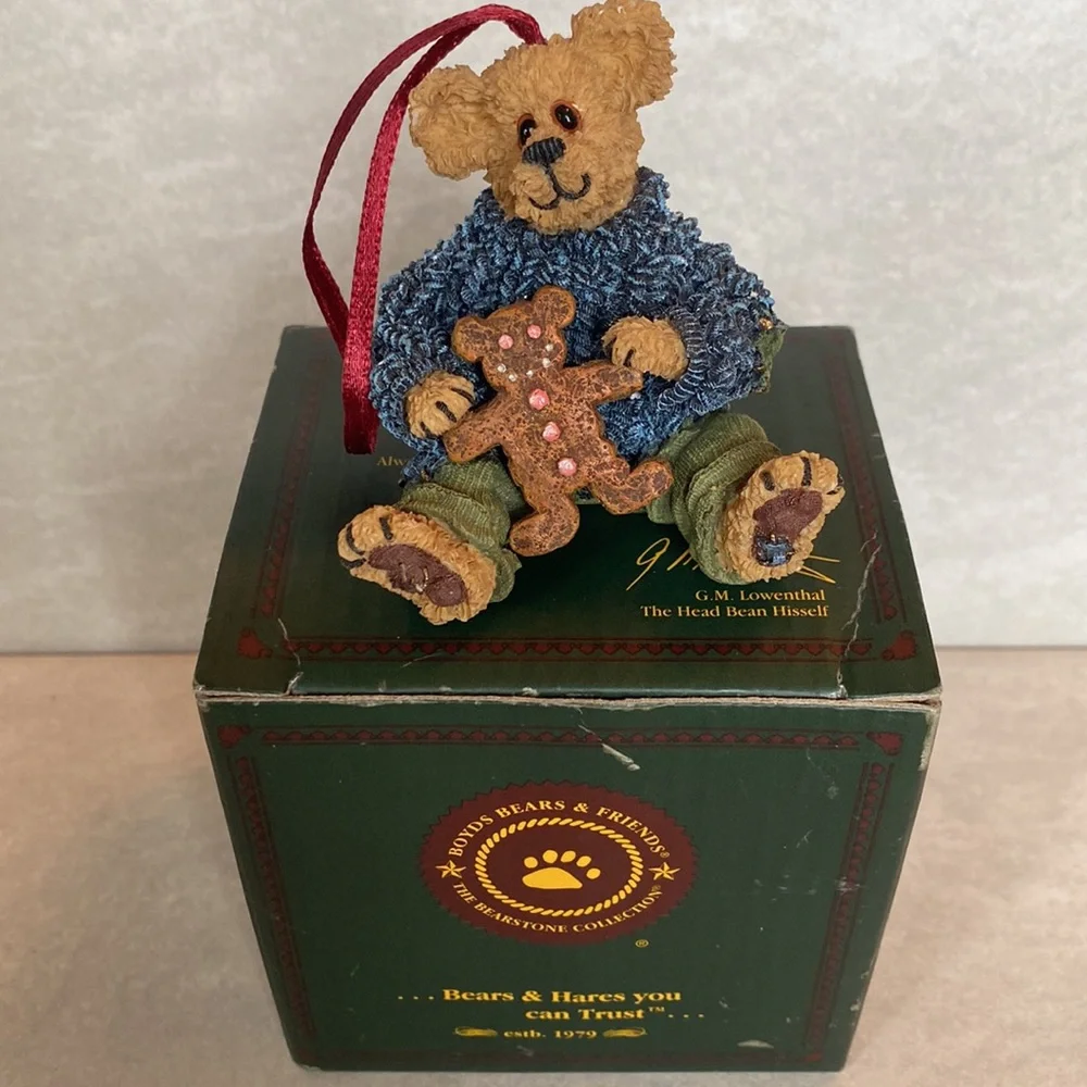 Boyds Bears crisp alongside into