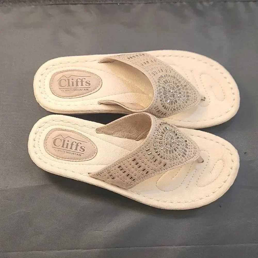 Cliffs by WHITE MOUNTAIN brand new