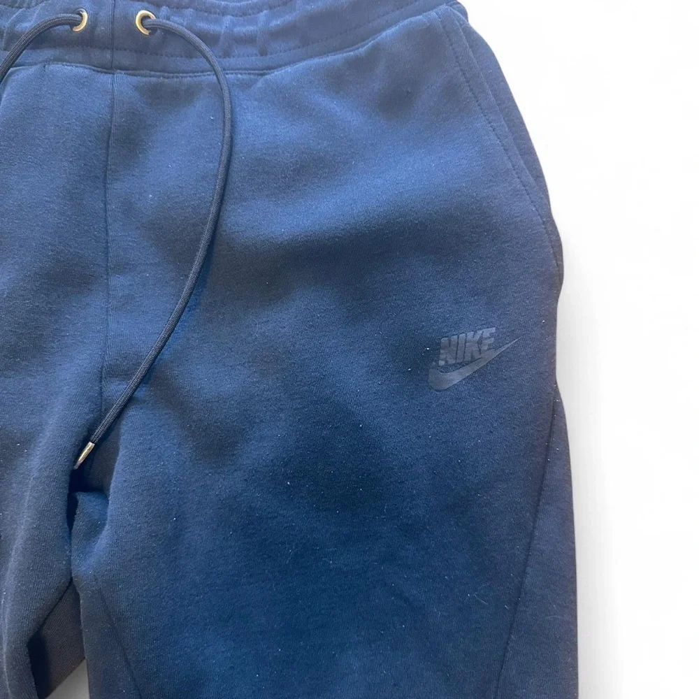 Nike men’s tech