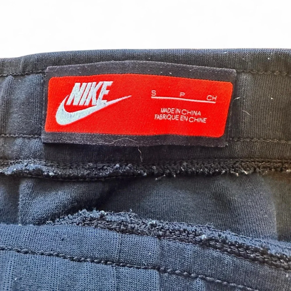 Nike men’s tech